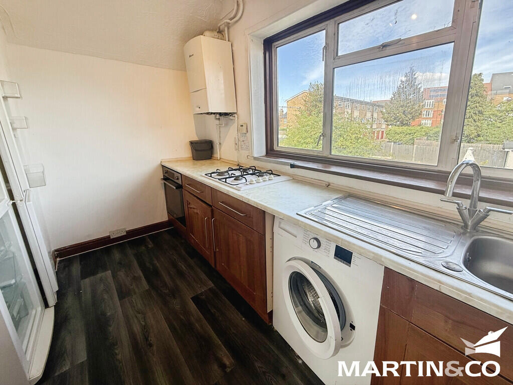 Apartment in Chelmsford - View 3