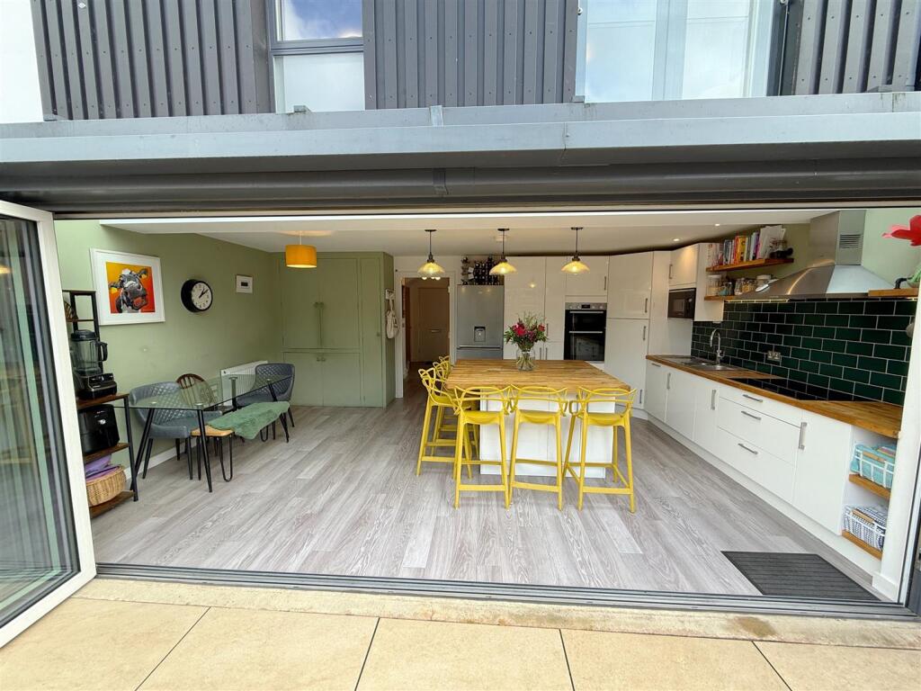 Gresley Close, Stratford-upon-Avon photo 4
