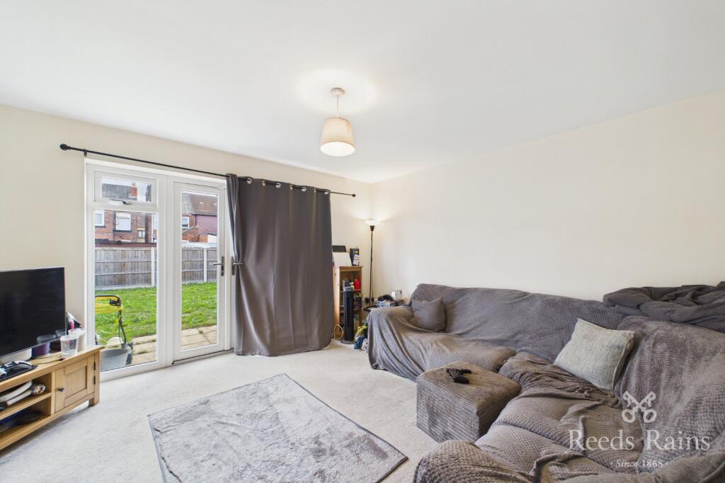 House in Rotherham, Throapham, Dinnington St. John's - View 4