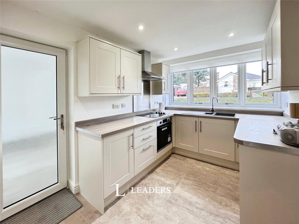 Derwent Drive, Hucknall, Nottingham photo 3