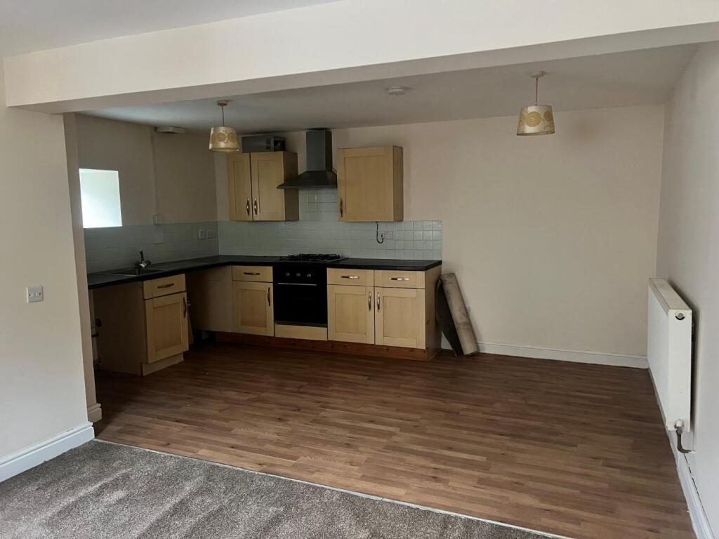 Apartment in Cardiff, Ogmore Valley - View 3