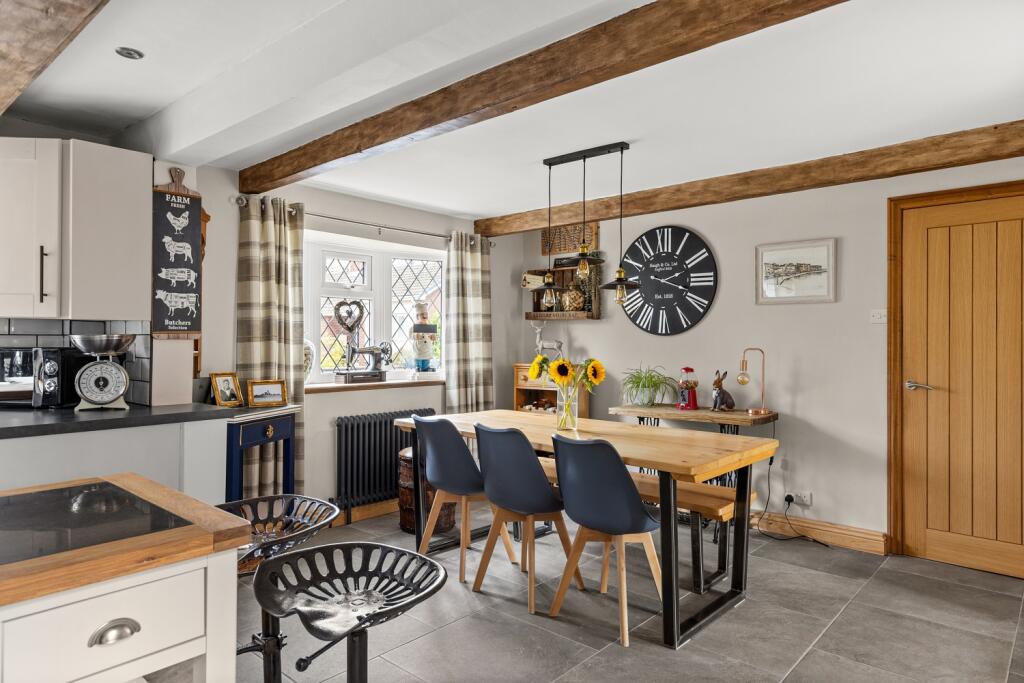 House in Doncaster, Carlton - More
