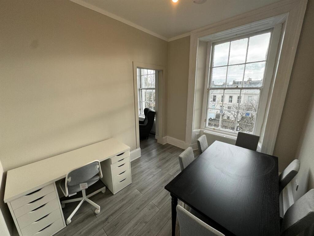 Apartment in Glasgow - View 5