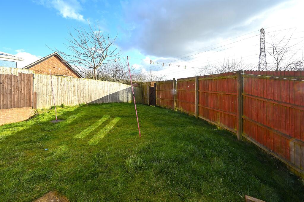 Northcote Way, Doe Lea, CHESTERFIELD photo 4