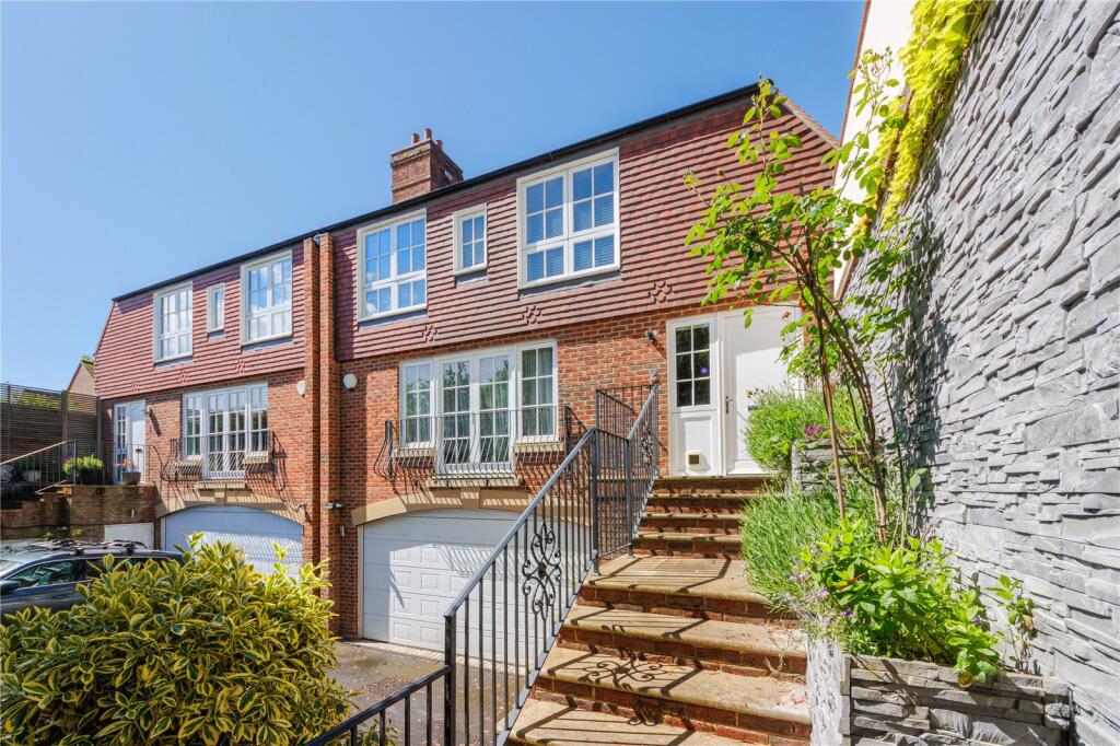 Main image of property: Wootton Close, Radlett, Hertfordshire, WD7