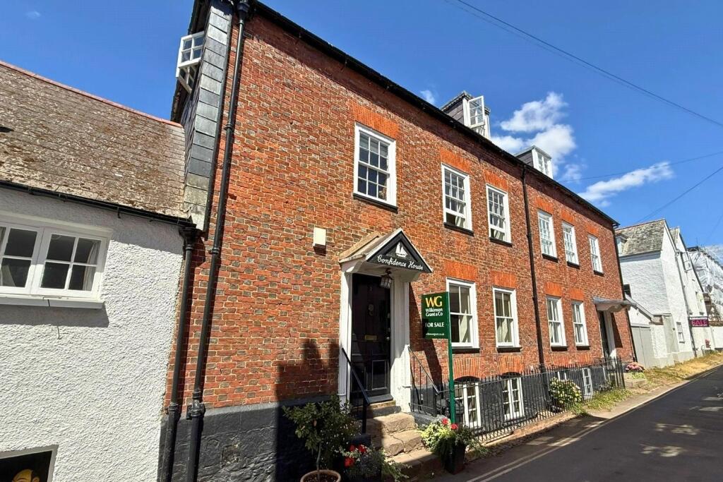 Main image of property: Topsham, Devon