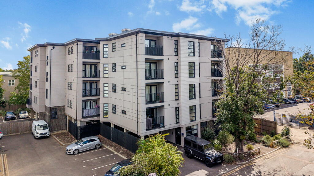 Apartment in Tunbridge Wells, Paddock Wood - View 2