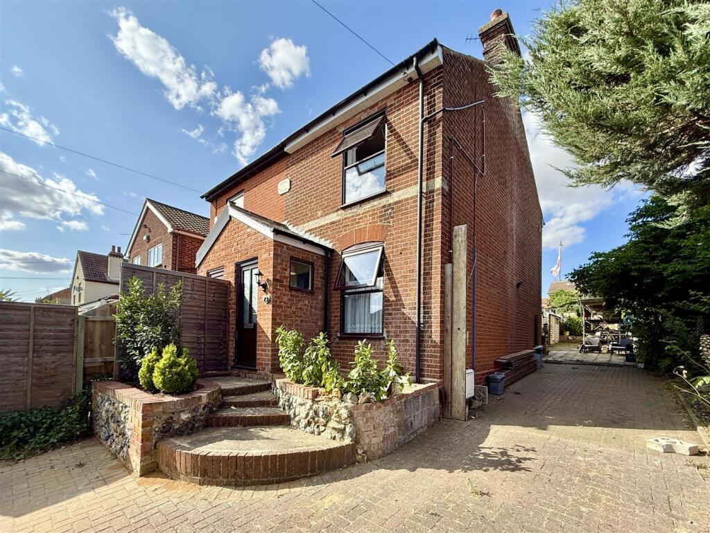 3-bed semi-detached on Henniker Road, Ipswich, £270,000