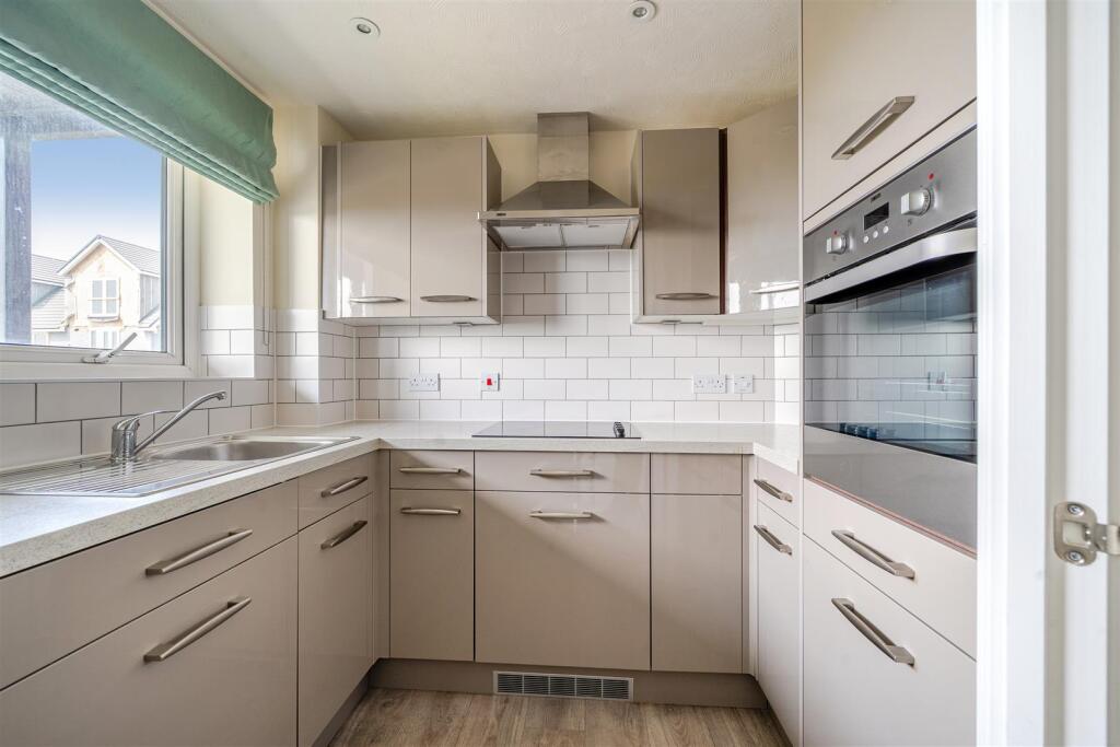 Neville Lodge, Peacehaven photo 4
