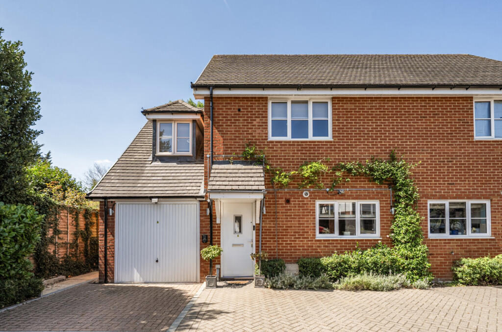 Main image of property: Sovereign Gardens, Ash Vale, Surrey, GU12