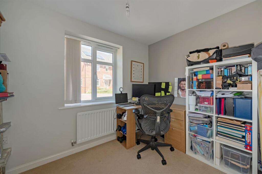House in Clanfield - View 5