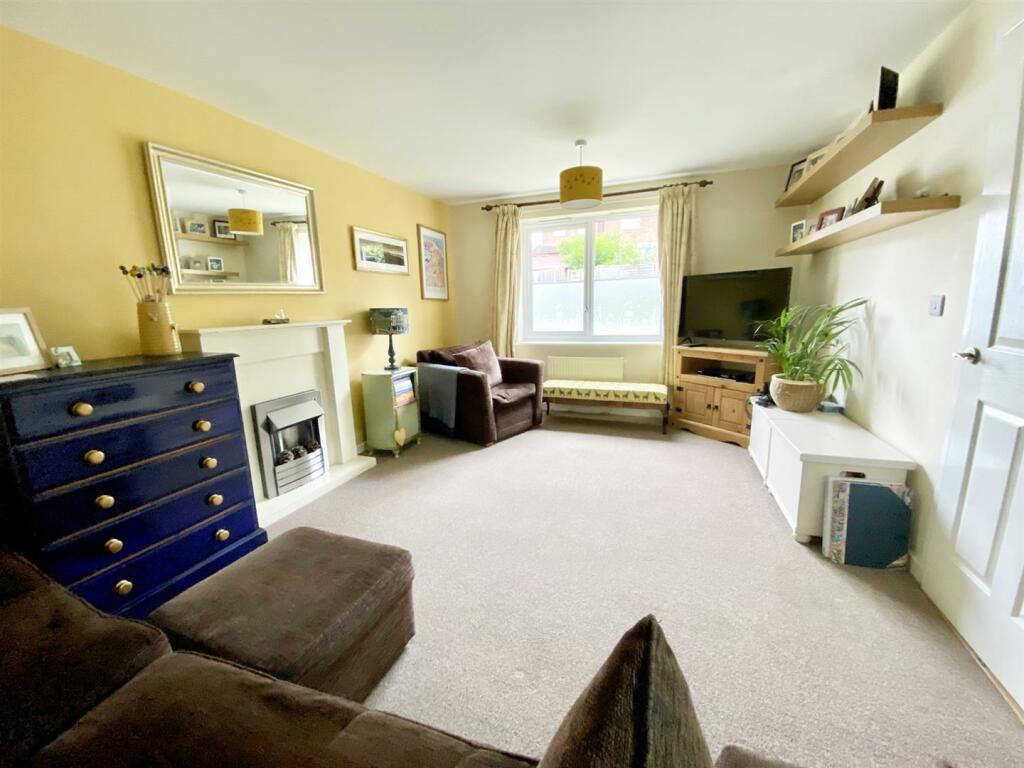 9 Benbow Close, Shrewsbury, SY1 2PW photo 2