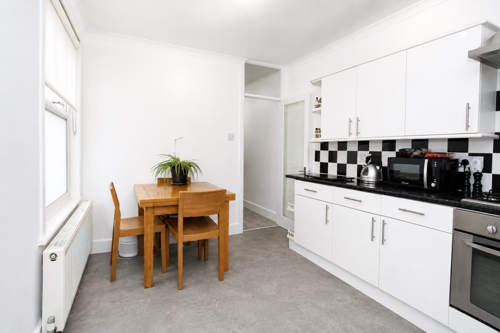 Apartment in Carshalton, The Wrythe - More
