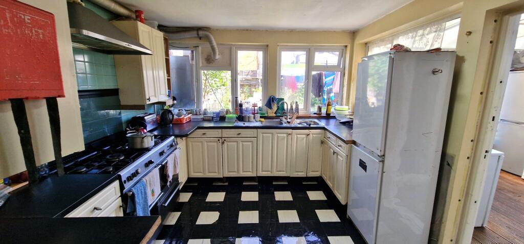 Main image of property: Room 1 Kildowan Road, Ilford IG3