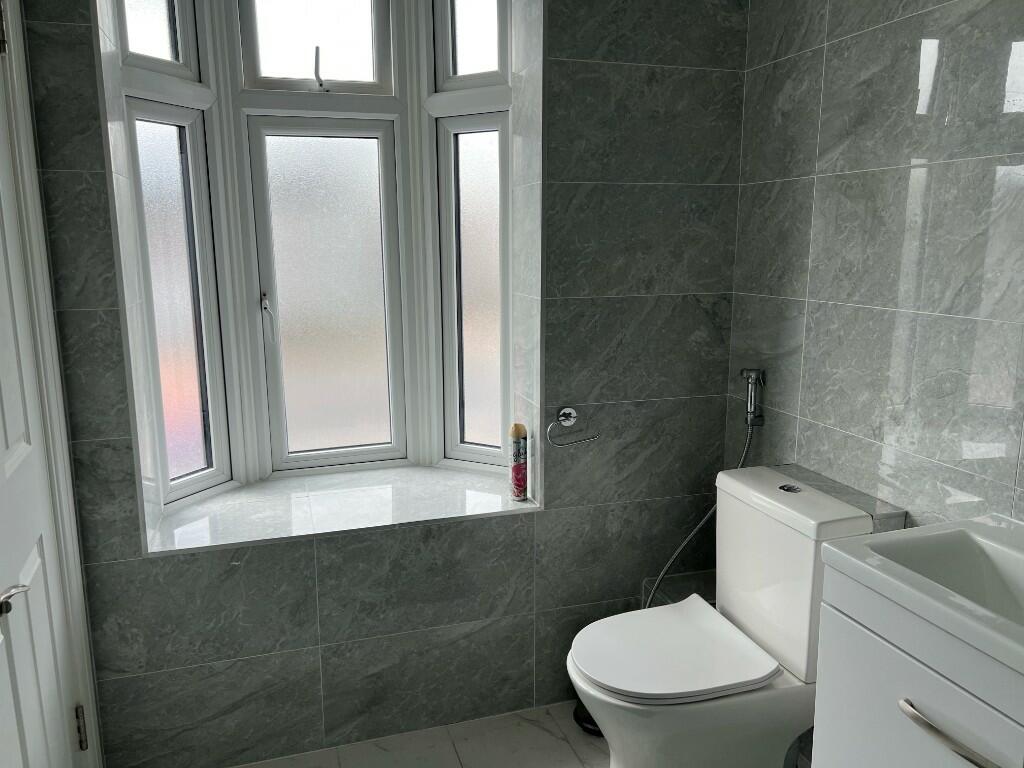 House in Croydon - View 5