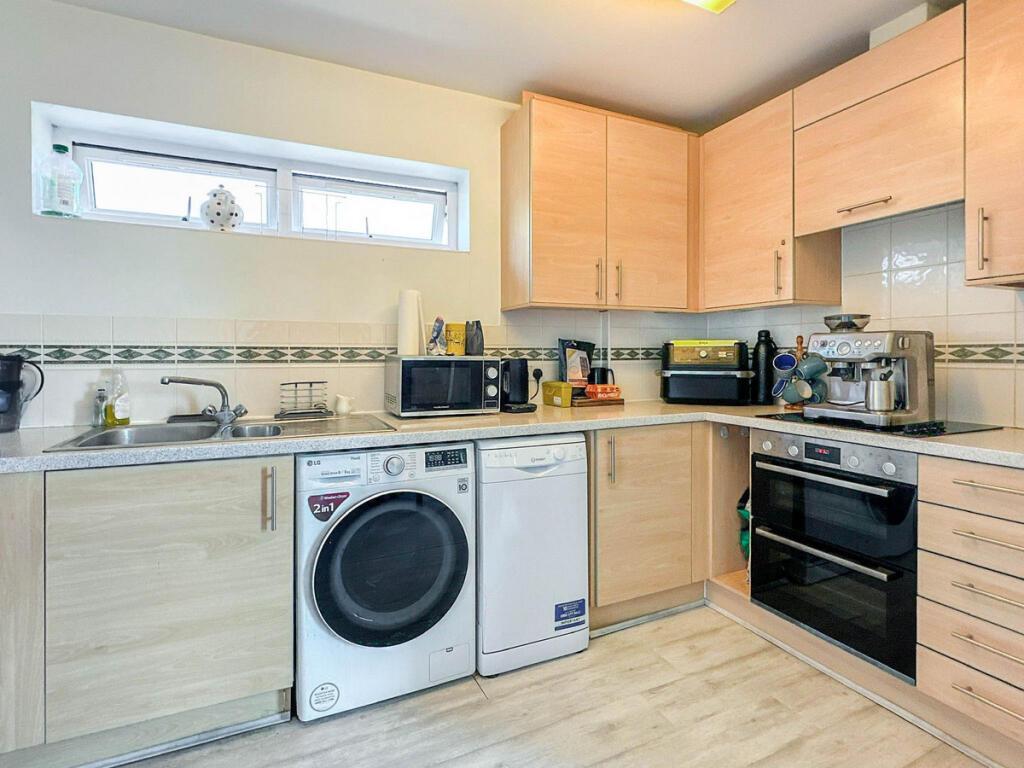 Apartment in Reading - View 4