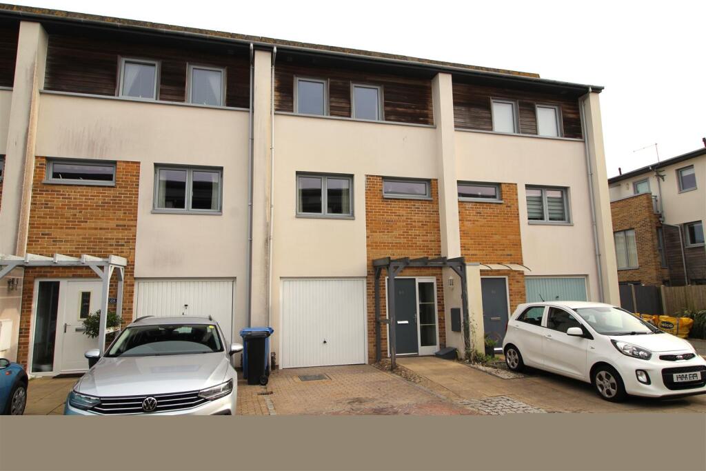 Broomhill Way, Poole photo 3