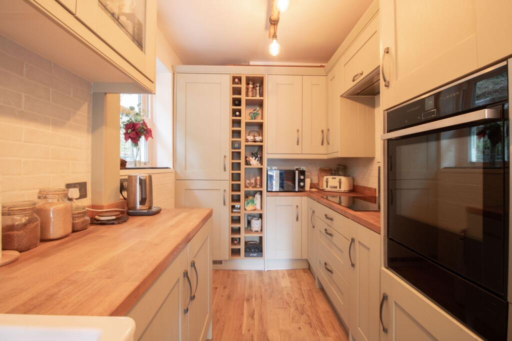 House in Markham, Argoed - More