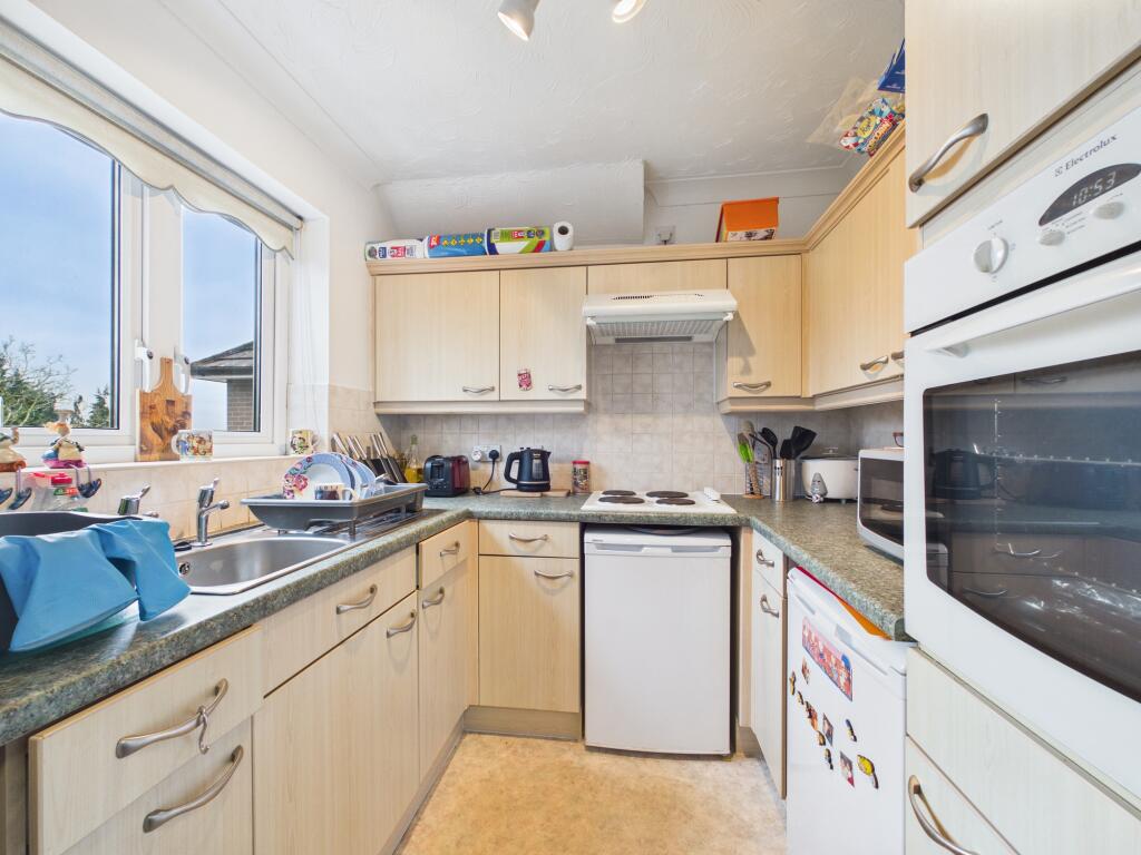Ridgeway Court, Littleover photo 4