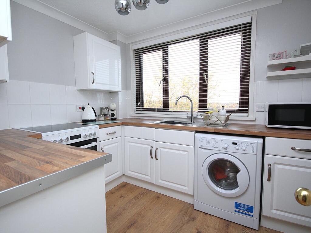 36 Chorley Close, Oakdale, POOLE, BH15 photo 3