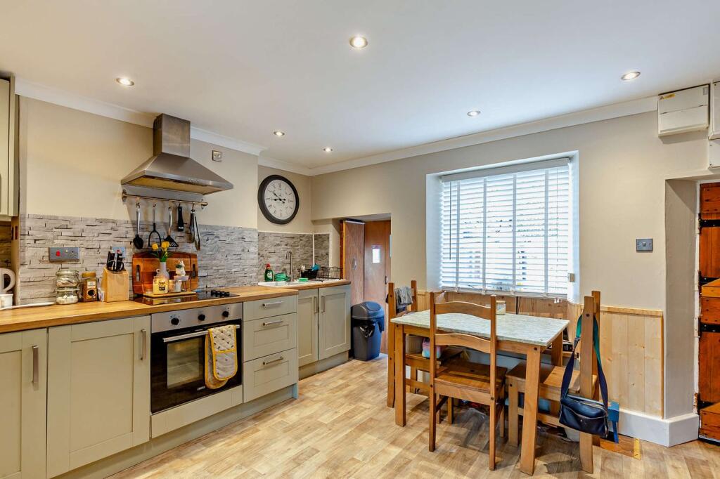 House in Taunton - View 5