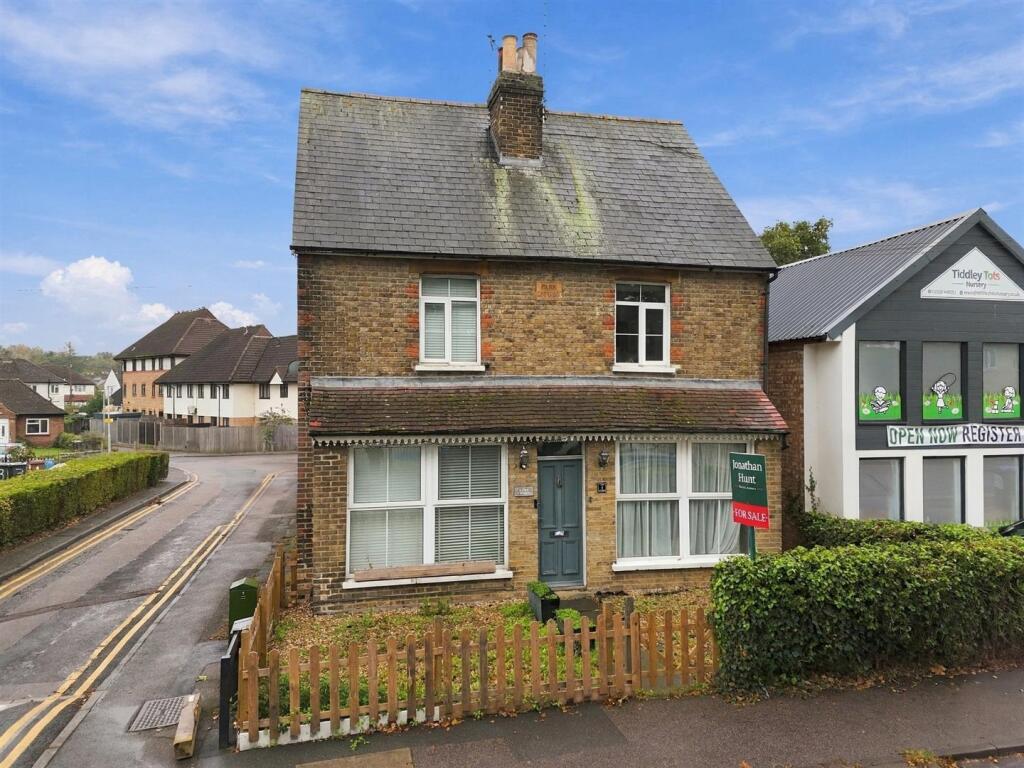 2-bed semi-detached on Bowling Road - Ware - Chain Free, £415,000