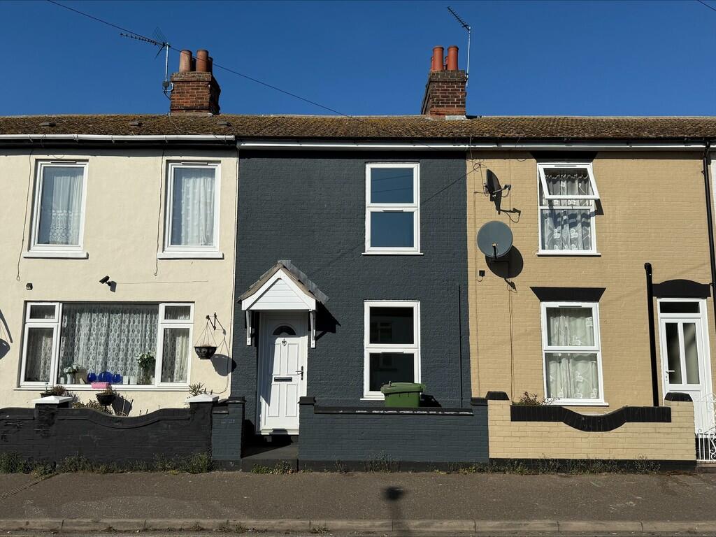 3-bed terraced on Queens Road, Great Yarmouth, £125,000