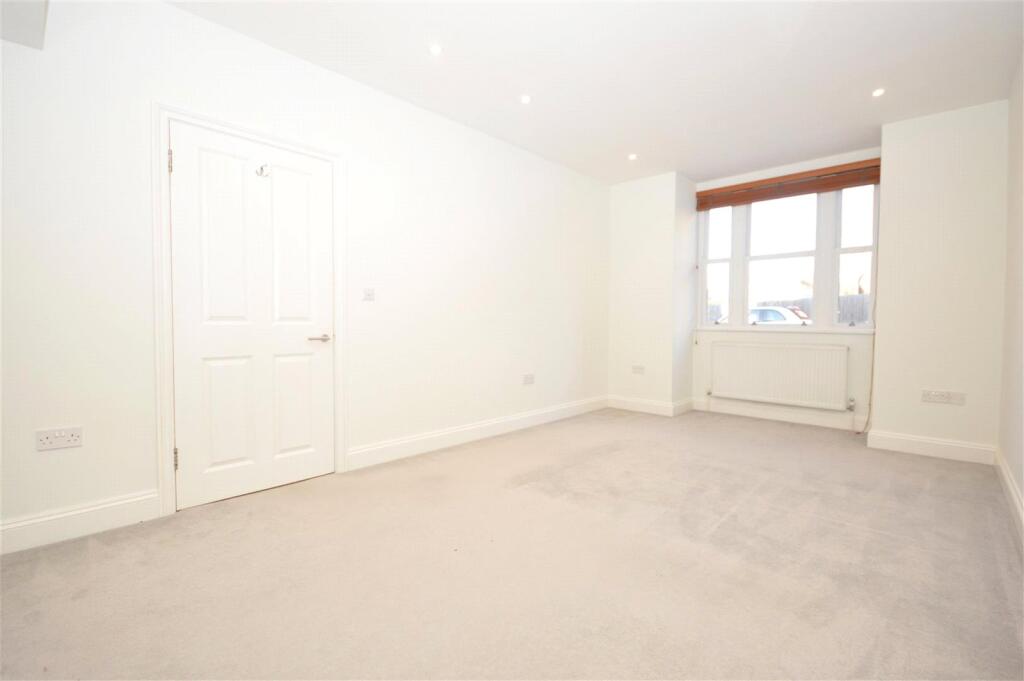 Apartment in Richmond, North Sheen - View 5