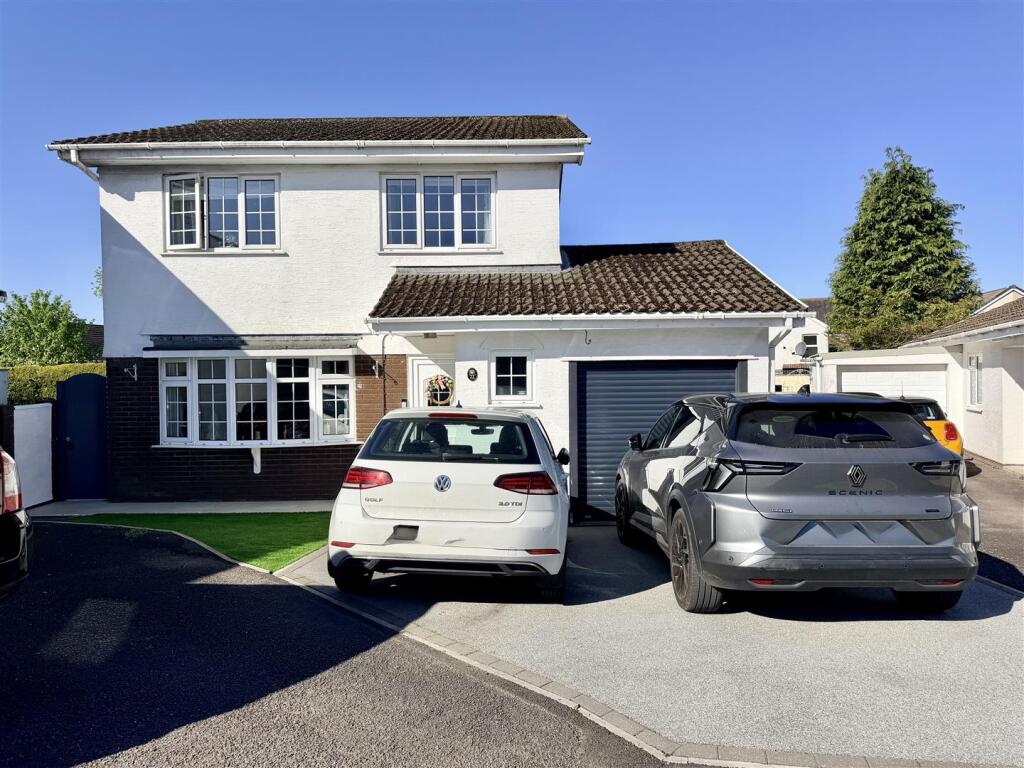 Main image of property: Llwyn Y Bryn, Ammanford