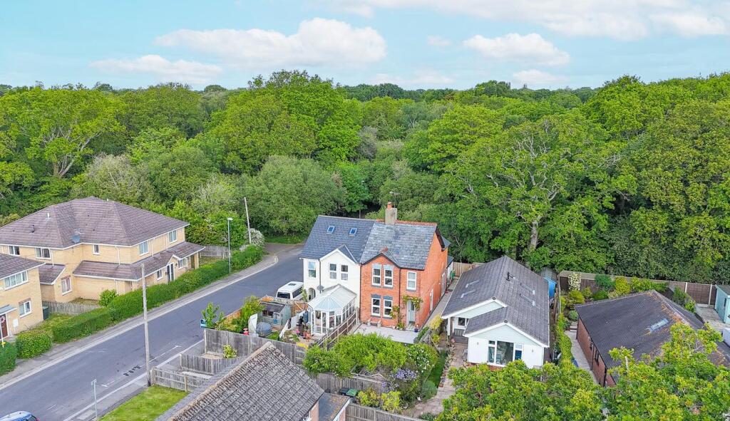 Main image of property: Gordon Road, Highcliffe, Christchurch, BH23