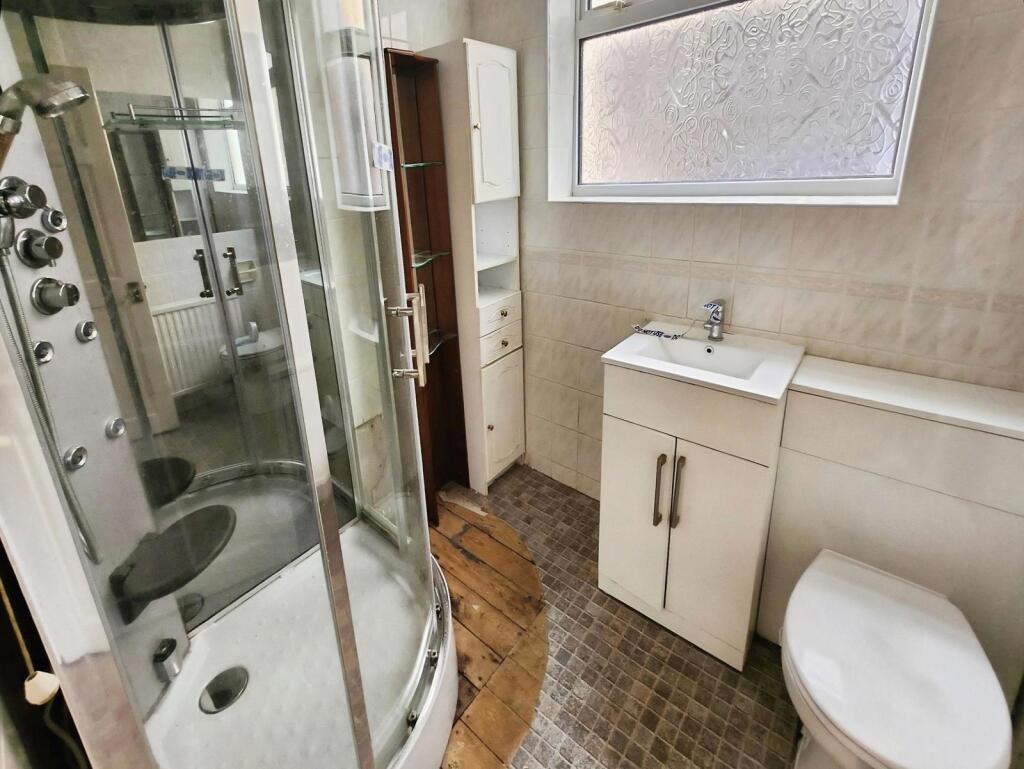 House in North Warwickshire, Chapel End, Hartshill - More