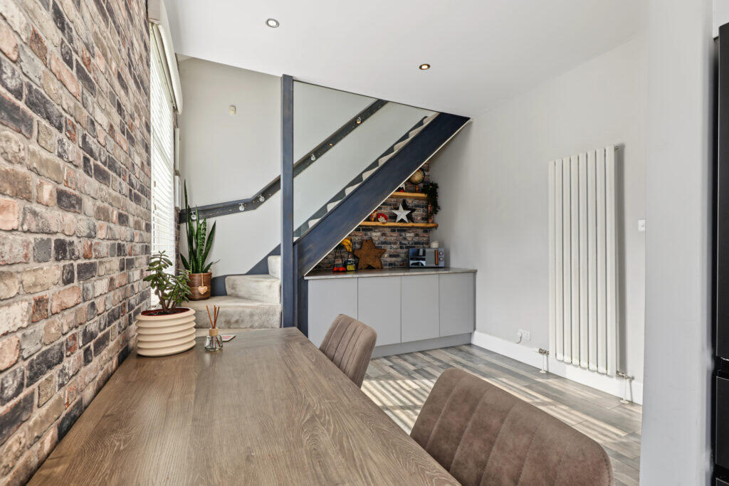House in Glasgow, West Dunbartonshire - More