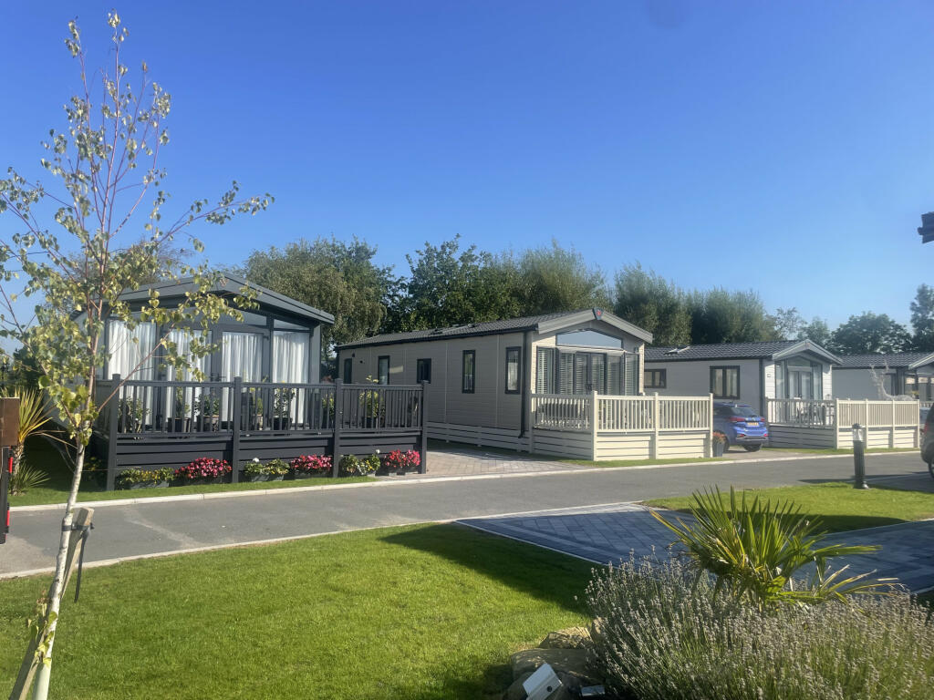 2-bed caravan on Atlas Image, Highfield Fisheries & Leisure Lodge Park, Ghants Lane, Poulton-le-Fylde, Lancashire, FY6, £74,000
