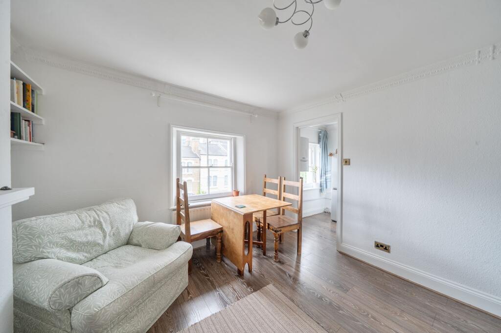 Apartment in London, Miranda Estate, Archway - More