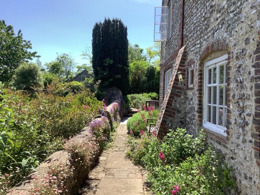 Elven Lane, BN20