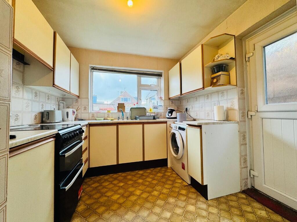 Pennine Crescent, Redcar, North Yorkshire, TS10 photo 4