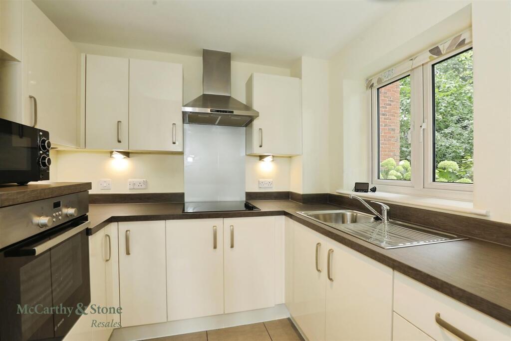 Apartment in Hartford, Cheshire West and Chester - View 4