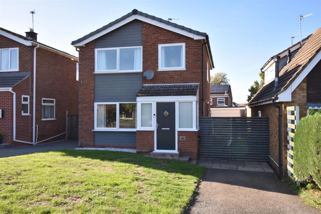 3-bed detached on Conway Drive, Shepshed, £275,000