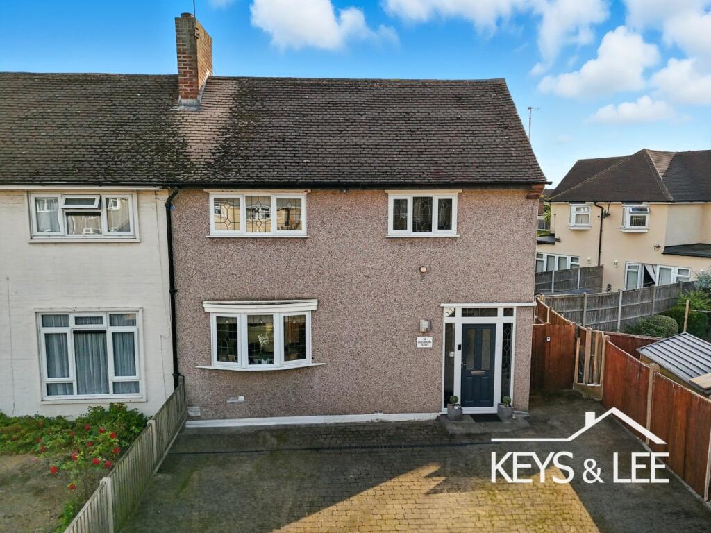 2-bed terraced on Elizabeth Close, Romford, £415,000