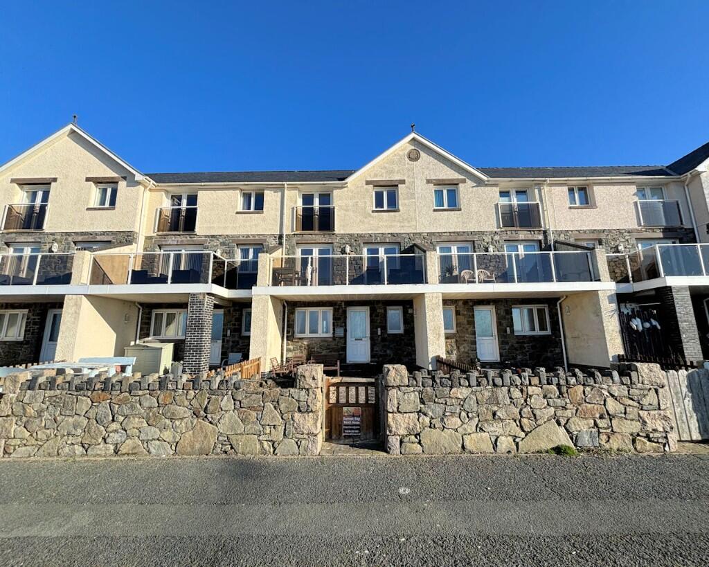 Main image of property: 3 Gwel Y Mor Marine Parade, Tywyn, Gwynedd, LL36 0AQ