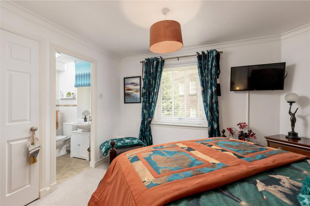 Sunbury Place, Edinburgh, Midlothian - More