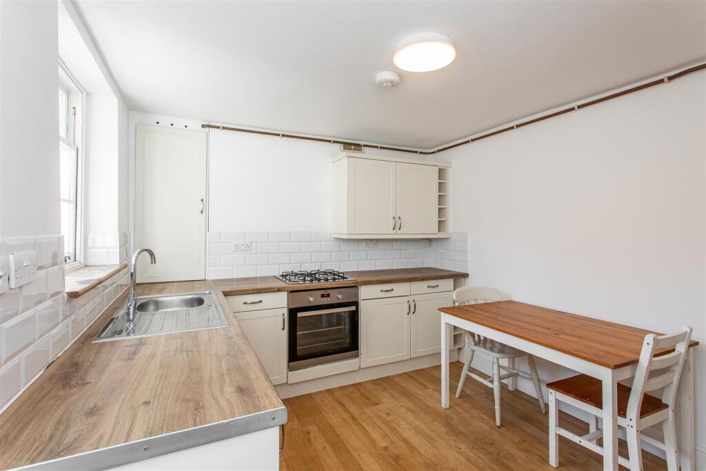 House in London, Ratcliffe, Stepney - More