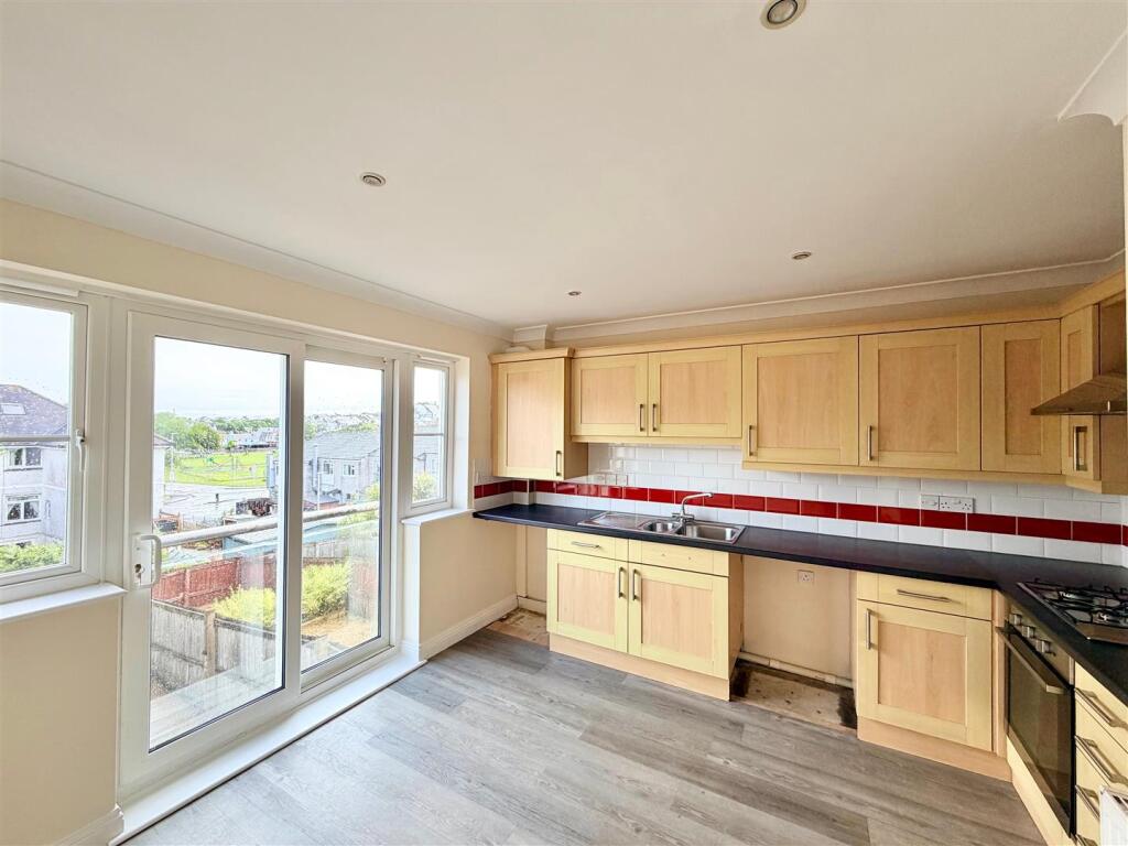 House in Plymouth, Hooe - More