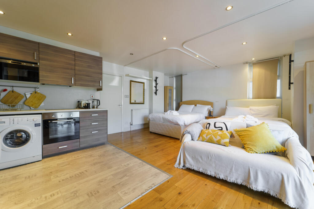 Main image of property: Gilbert Road, London, SE11. All bills included. (LNDN-DRY881)