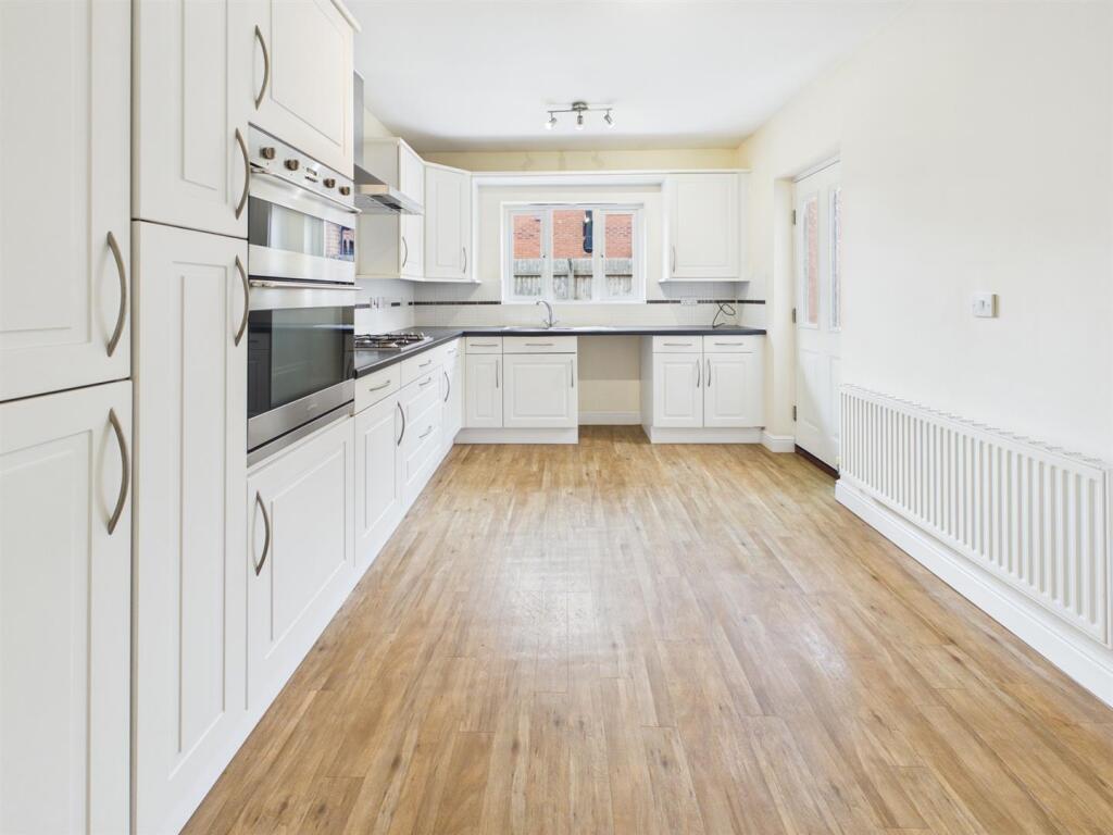 House in Gloucester, Barnwood - More