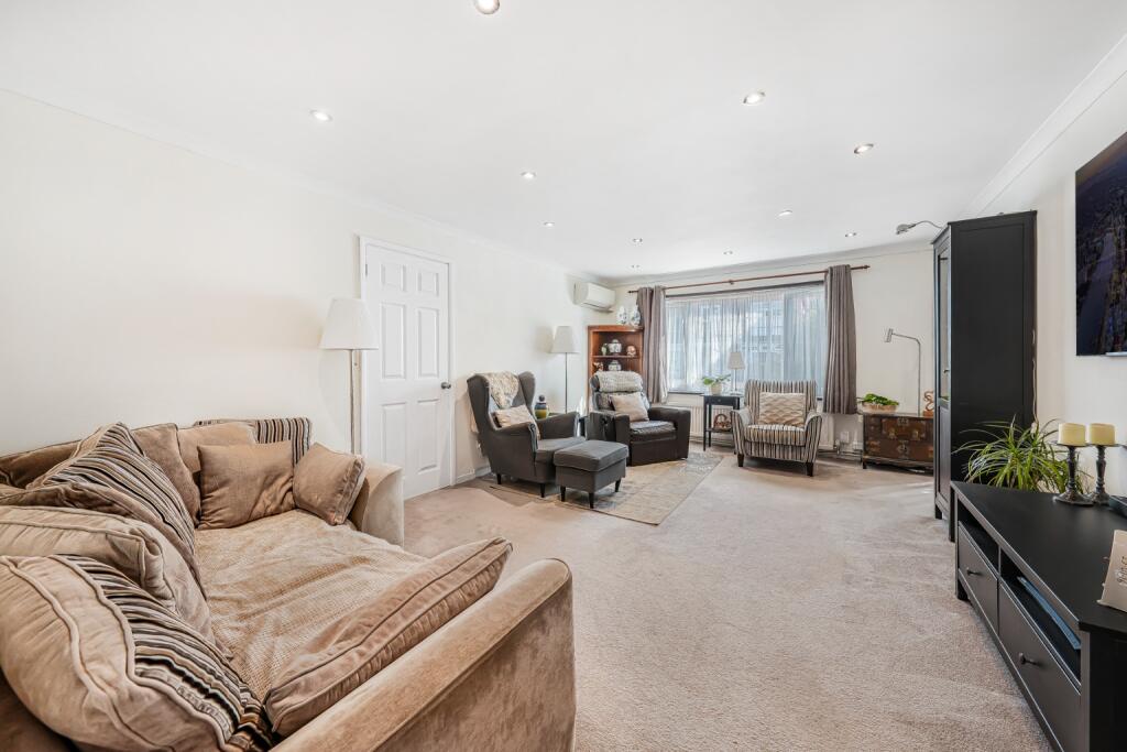 House in Basildon, Essex - View 5