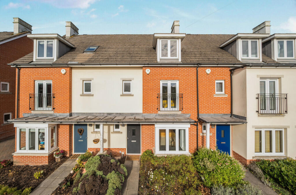 4-bed terraced on Palace Way, Woking, Surrey, GU22, £500,000