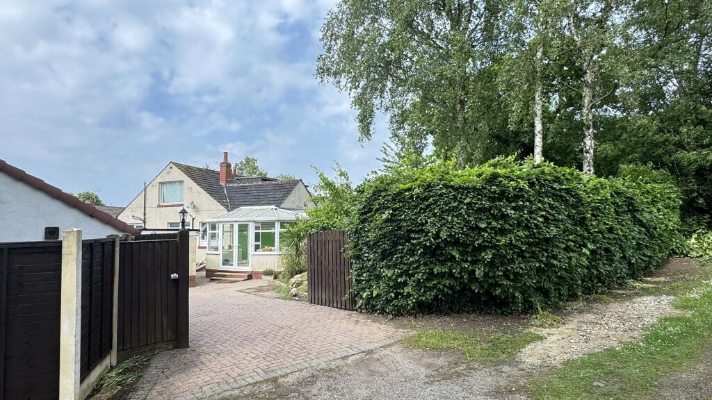 Sandy Walk, Bramhope, Leeds, West Yorkshire photo 2