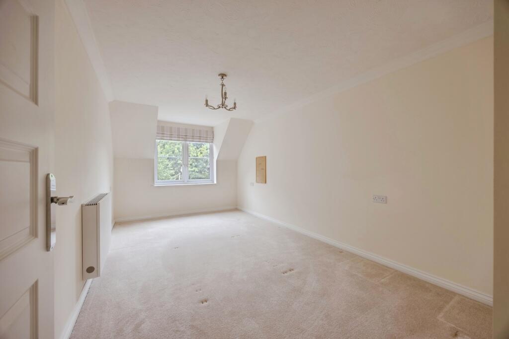Apartment in Croydon - More