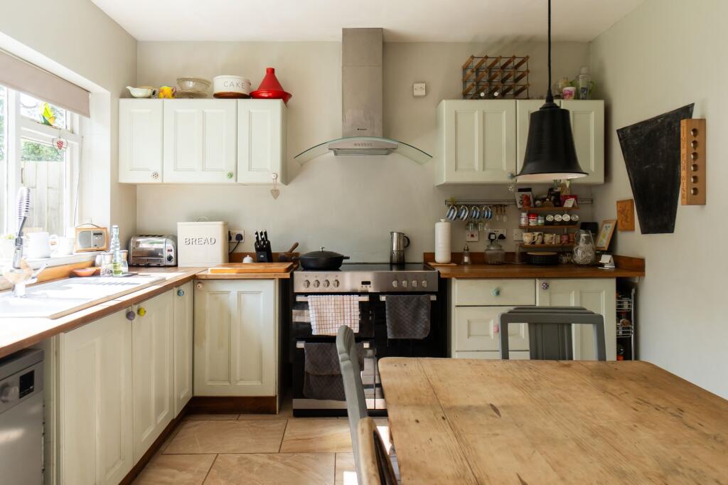 House in Harborough, East Langton - More